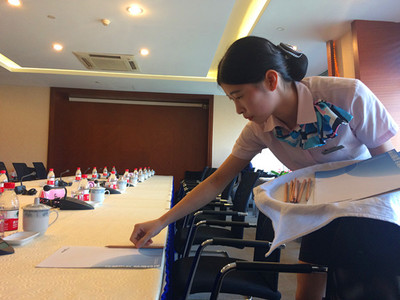 美貌與智慧并存 氣質與高雅兼?zhèn)洹?016年公司'心懷至誠 技逐至臻'會議服務技能大賽企業(yè)形象策劃